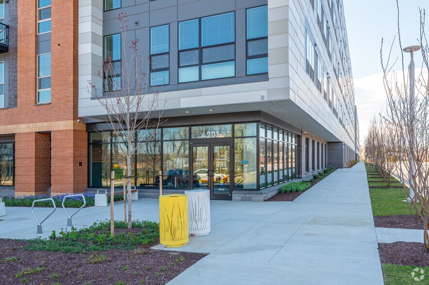 4201 River Rd, Riverdale, MD à louer - Photo du bâtiment - Image 2 de 39