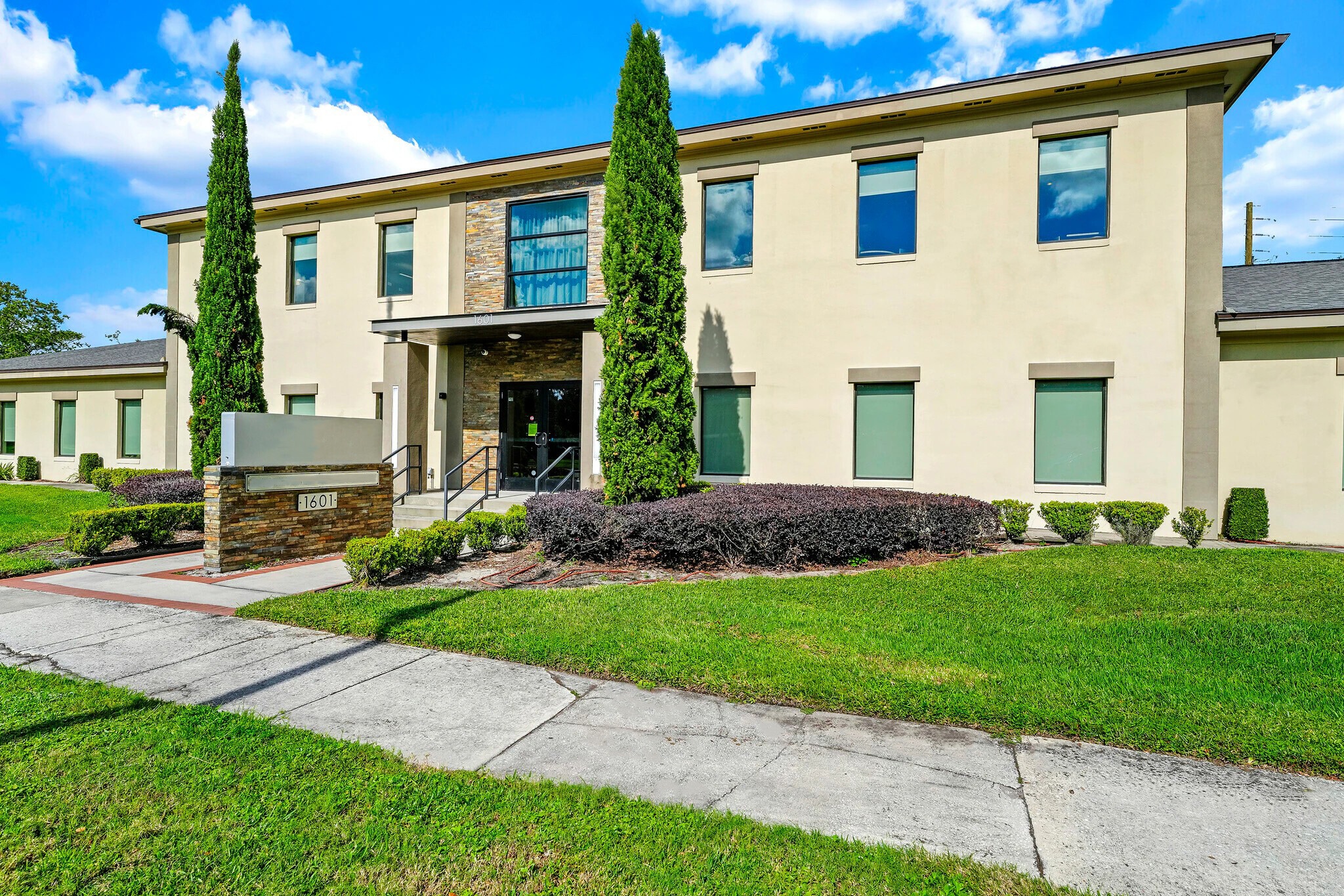 1601 W Colonial Dr, Orlando, FL for lease Building Photo- Image 1 of 15