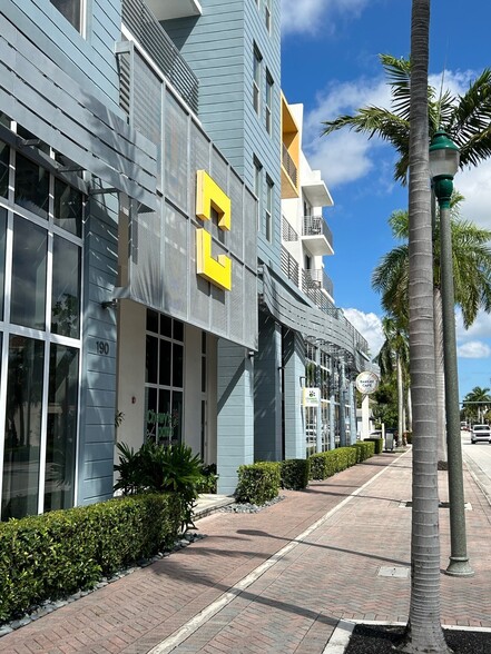 190 SE 5th Ave, Delray Beach, FL à louer - Photo du bâtiment - Image 2 de 213