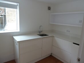 6 Electric Para, Surbiton for lease Interior Photo- Image 2 of 4