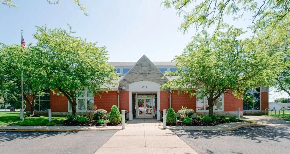 4575 Winchester Pike, Columbus, OH à louer - Photo du bâtiment - Image 1 de 1