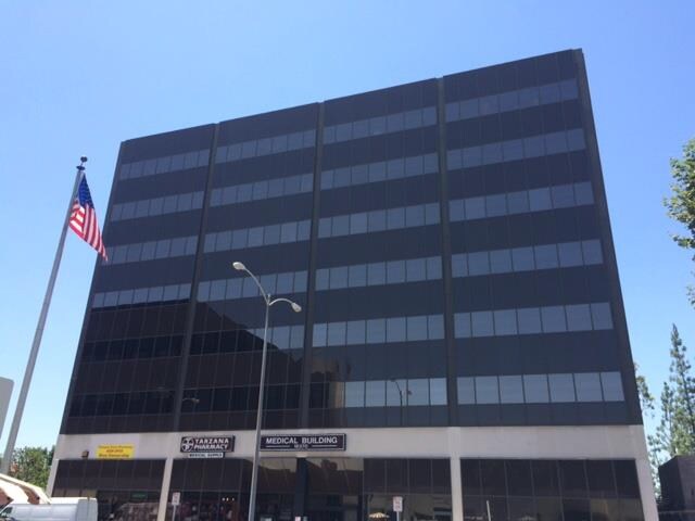 18370 Burbank Blvd, Tarzana, CA à louer - Photo du bâtiment - Image 3 de 12