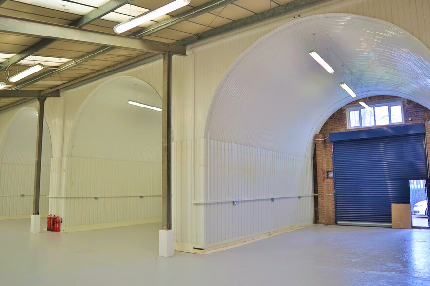 Edward St, London for lease - Interior Photo - Image 3 of 7