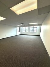 3631 Brookwall Dr, Akron, OH for lease Interior Photo- Image 2 of 2