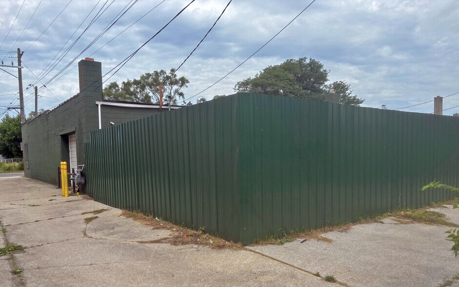 16122 Meyers Rd, Detroit, MI à vendre - Photo du bâtiment - Image 3 de 6