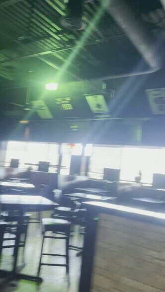 8610 Roswell Rd, Atlanta, GA à louer - Vidéo sur l’inscription commerciale - Image 3 de 12