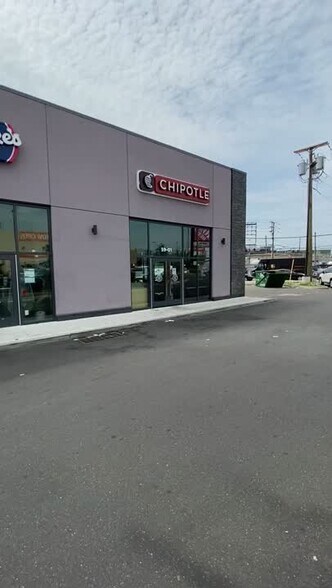 59-11 Maurice Ave, Maspeth, NY à louer - Vidéo sur l’inscription commerciale - Image 2 de 11