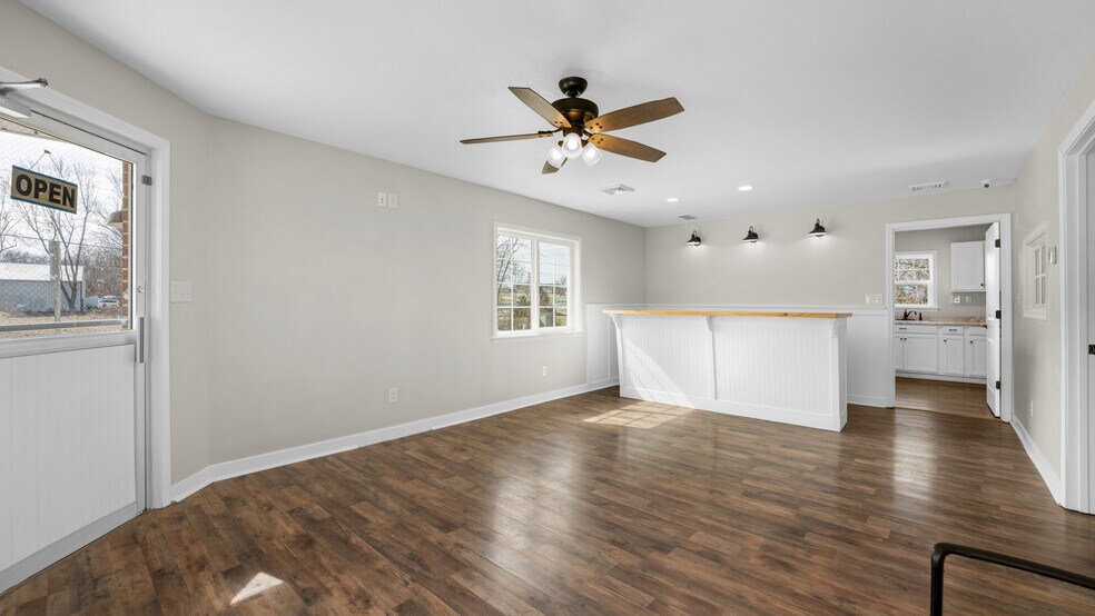 900 Highway 42, Iberia, MO à vendre - Photo du bâtiment - Image 2 de 21