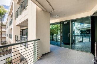 2888 Loker Ave E, Carlsbad, CA à louer Photo intérieure- Image 1 de 14