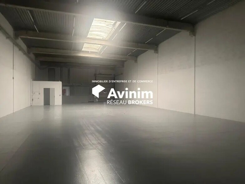 Industrial in Éragny for lease - Interior Photo - Image 1 of 3