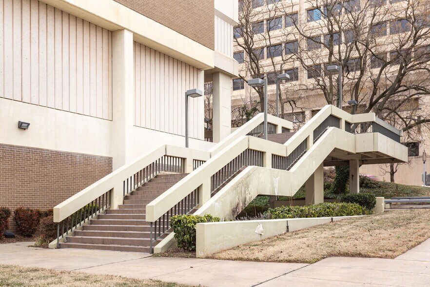 200 N Main St, Winston-Salem, NC à vendre - Photo du bâtiment - Image 3 de 27