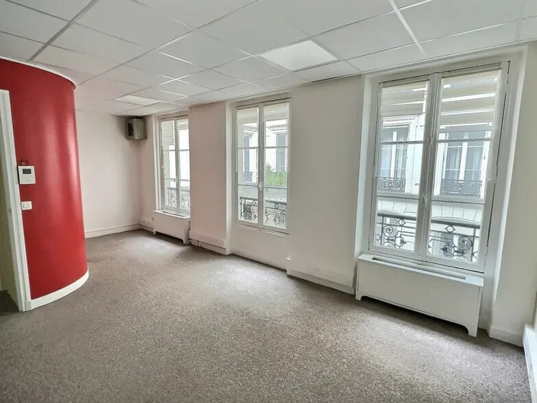 Office in Paris for lease - Interior Photo - Image 3 of 8