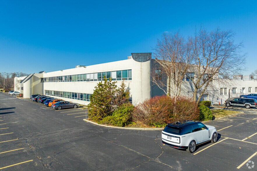 535 Broadhollow Rd, Melville, NY à louer - Photo du bâtiment - Image 2 de 18