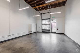 940 SE Madison St, Portland, OR for lease Building Photo- Image 2 of 17