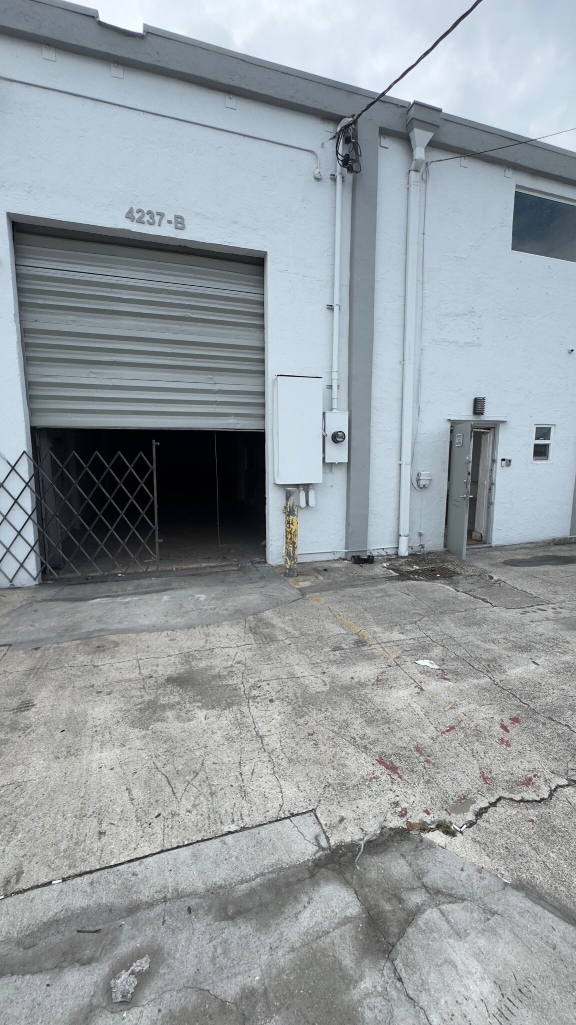 4201-4250 NW 37th Ct, Miami, FL for lease Interior Photo- Image 1 of 5