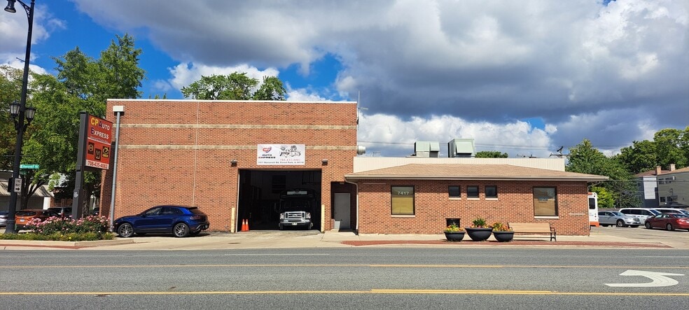 7417 Roosevelt Rd, Forest Park, IL for sale - Building Photo - Image 3 of 12