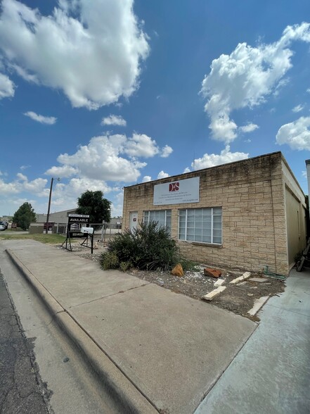 2401 W Indiana Ave, Midland, TX à vendre - Photo du bâtiment - Image 1 de 1