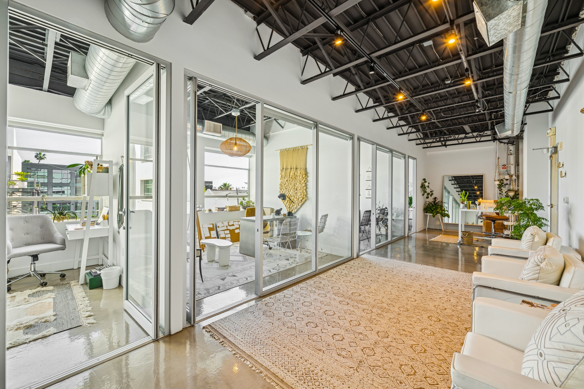 8820 Wilshire Blvd, Beverly Hills, CA for lease Interior Photo- Image 1 of 10