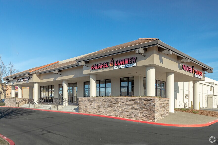 7700 Sunrise Blvd, Citrus Heights, CA à louer - Photo du bâtiment - Image 2 de 15