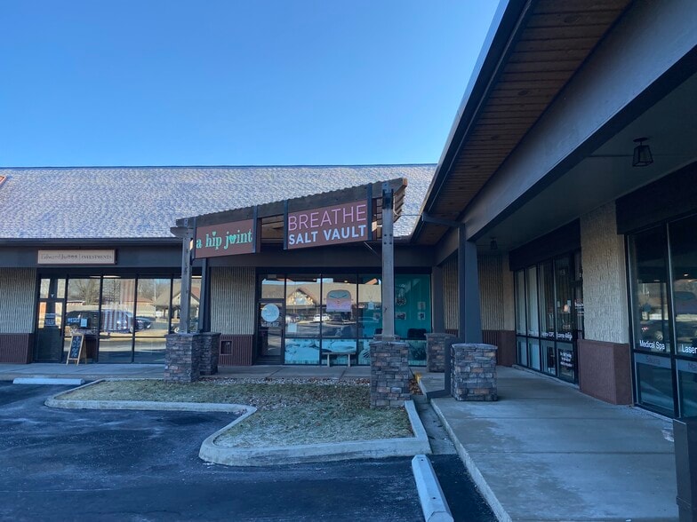 1730 E Republic Rd, Springfield, MO for lease - Building Photo - Image 2 of 14