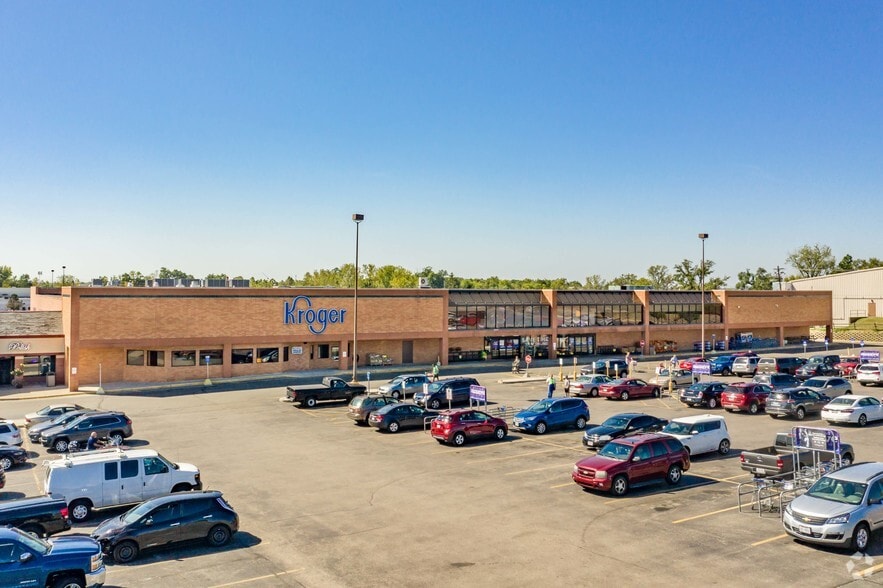 625-725 W Central Ave, Springboro, OH à louer - Photo du bâtiment - Image 1 de 8