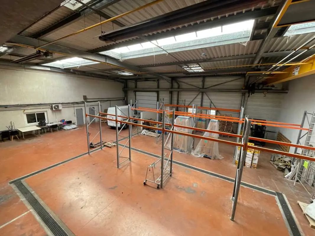 Flex in Bron for lease Interior Photo- Image 1 of 12