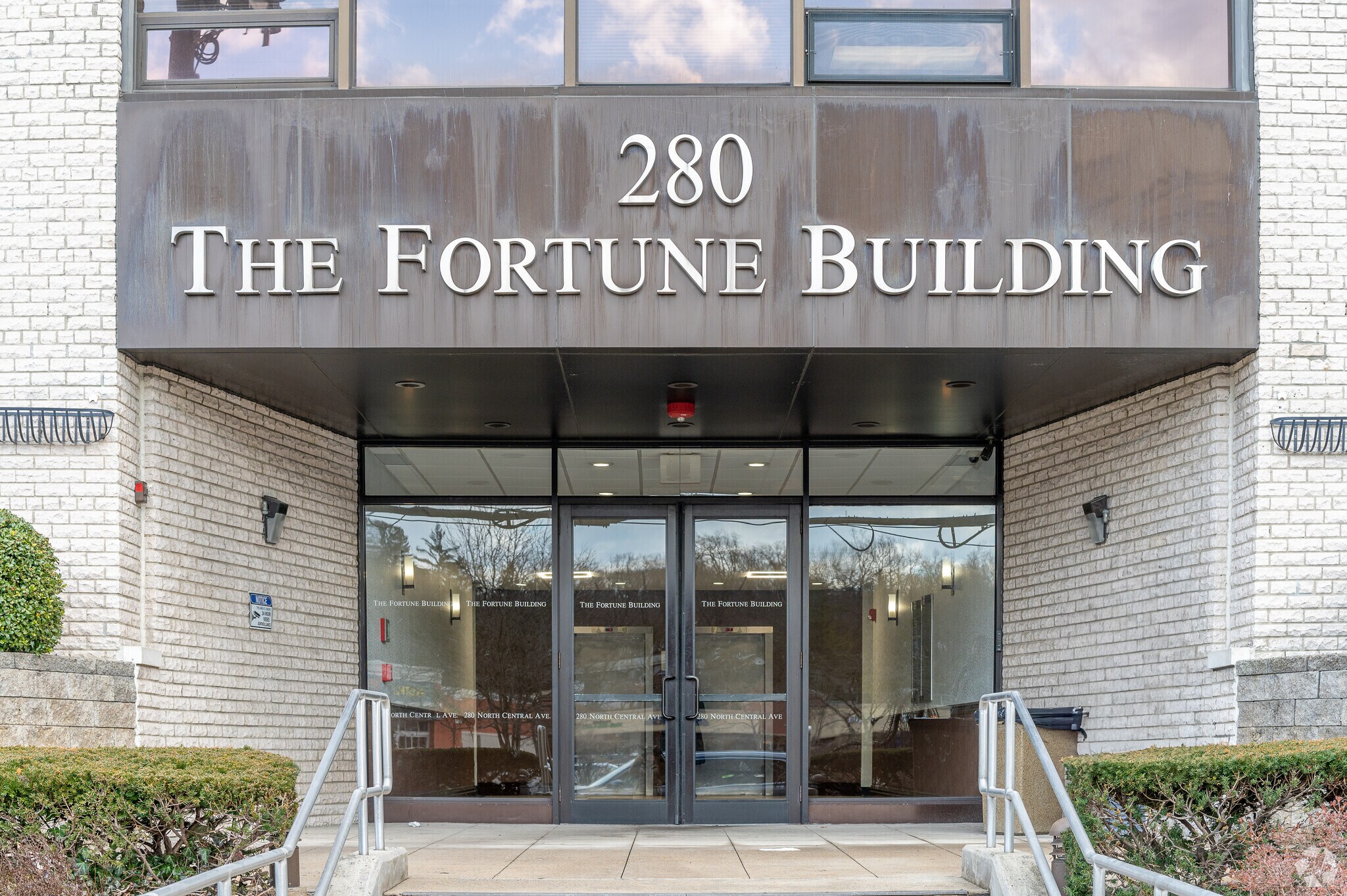 280 N Central Ave, Hartsdale, NY à louer Photo principale- Image 1 de 11