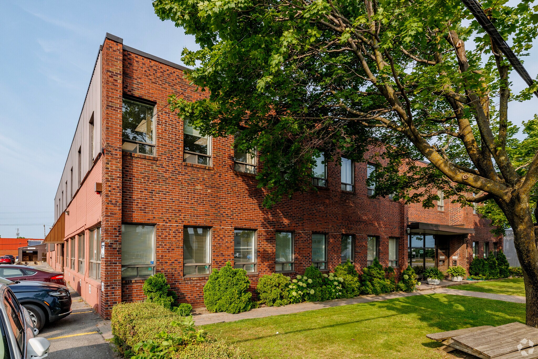 8660 Ch Darnley, Mt Royal, QC for sale Primary Photo- Image 1 of 1