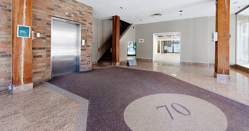 70 Richmond St E, Toronto, ON à louer - Hall d’entrée - Image 2 de 6