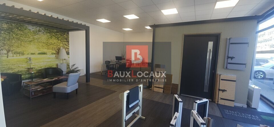 Retail in Carpentras for lease - Interior Photo - Image 2 of 3