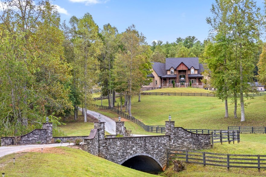 280 Star Creek Xing, Morganton, GA à vendre - Photo du bâtiment - Image 3 de 10