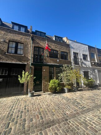 Plus de détails pour 27A Brownlow Mews, Londres - Bureau à louer