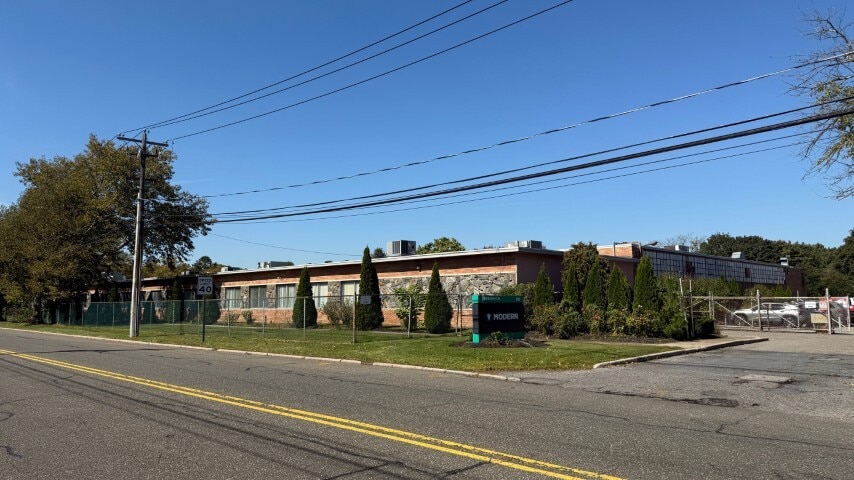 505 Acorn St, Deer Park, NY for lease - Building Photo - Image 1 of 3