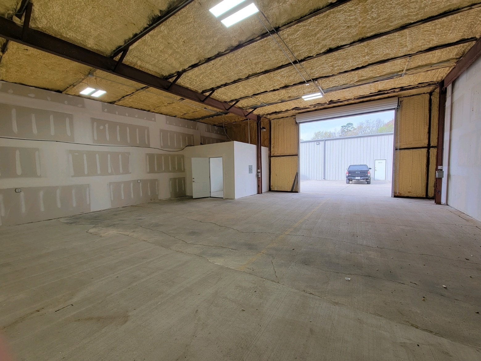 1515 Lakeville Dr, Kingwood, TX for lease Interior Photo- Image 1 of 6