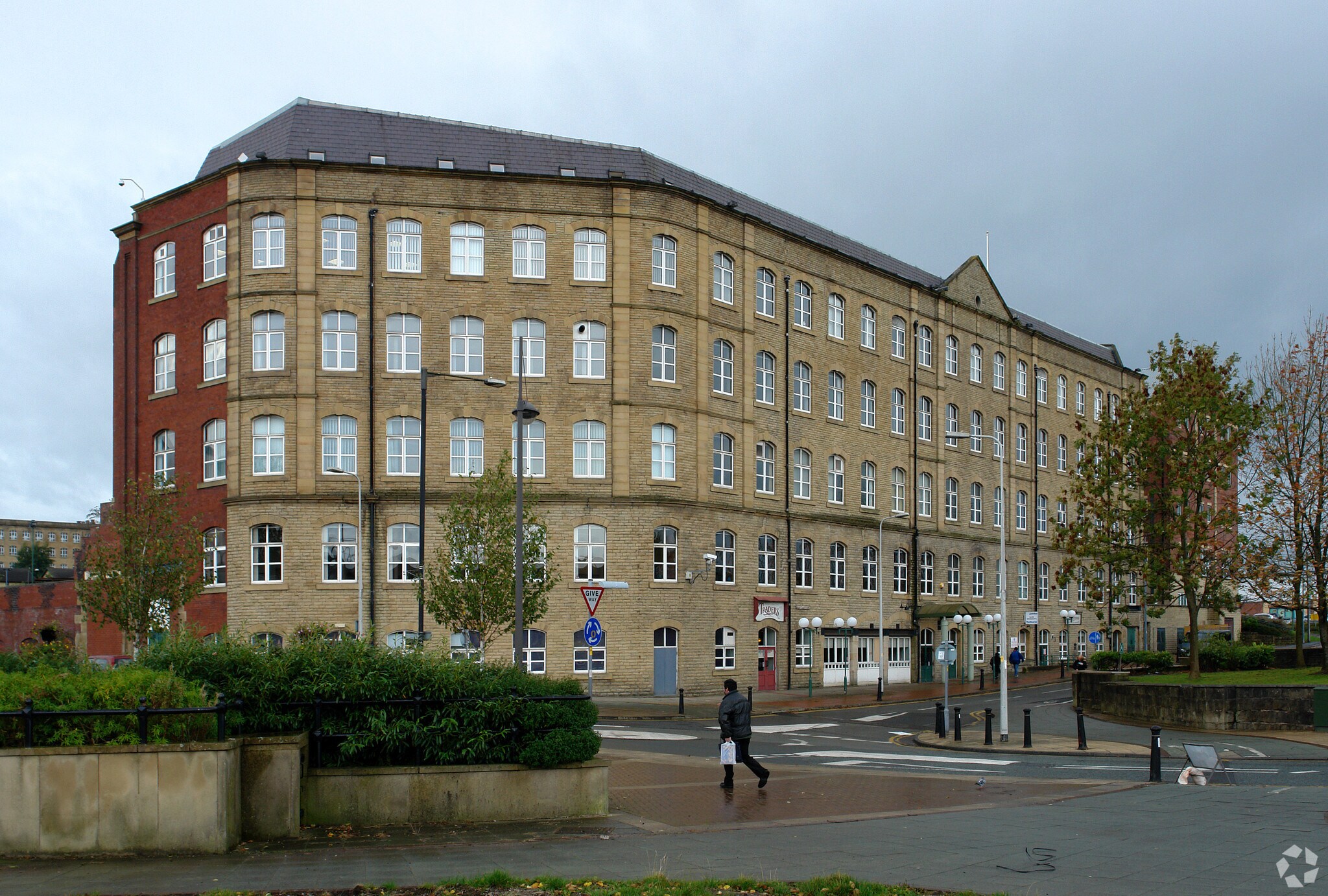 St. James Sq, Accrington à louer Photo du bâtiment- Image 1 de 6