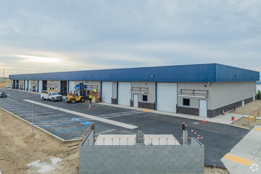 1200 Montclaire Dr, Ceres, CA for lease - Building Photo - Image 2 of 14