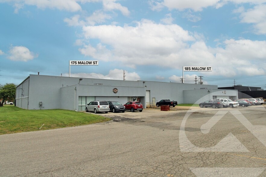 175 Malow Ct, Mount Clemens, MI à vendre - Photo du bâtiment - Image 1 de 1