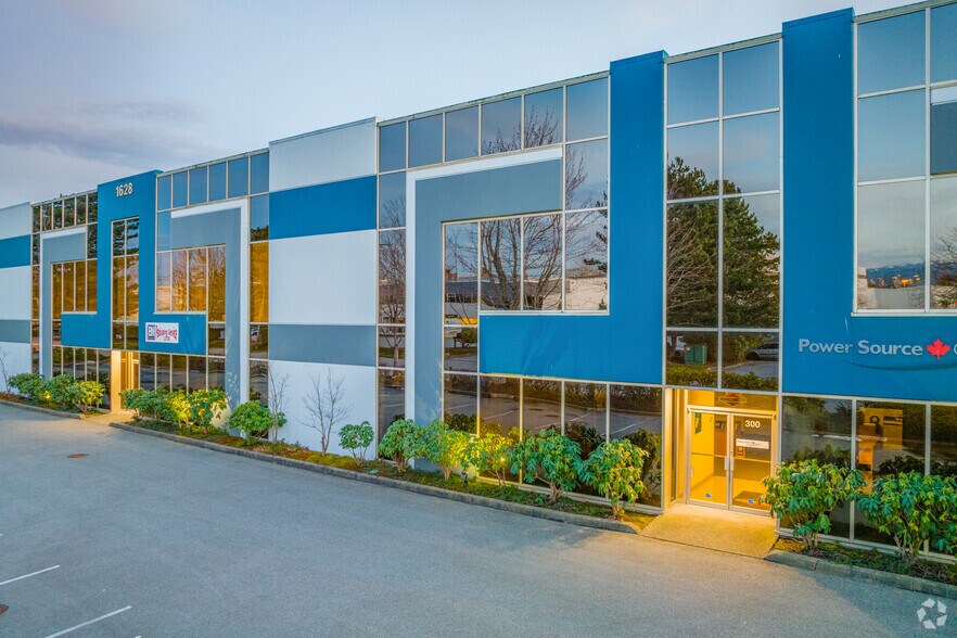 1628 Derwent Way, Delta, BC à louer - Photo du bâtiment - Image 3 de 4