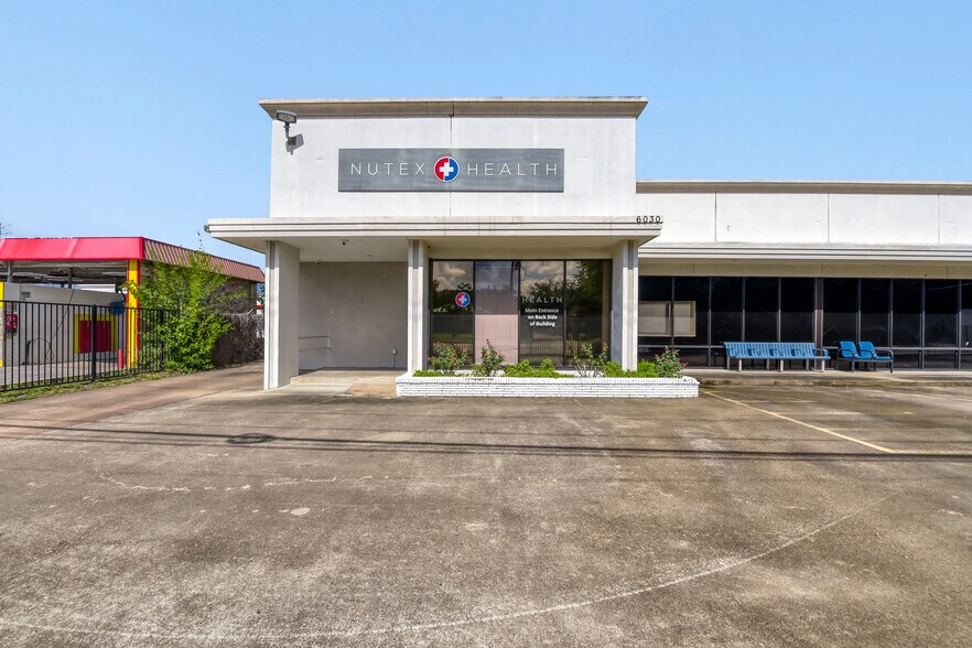 6030 S Rice Ave, Houston, TX à louer - Photo du bâtiment - Image 2 de 10