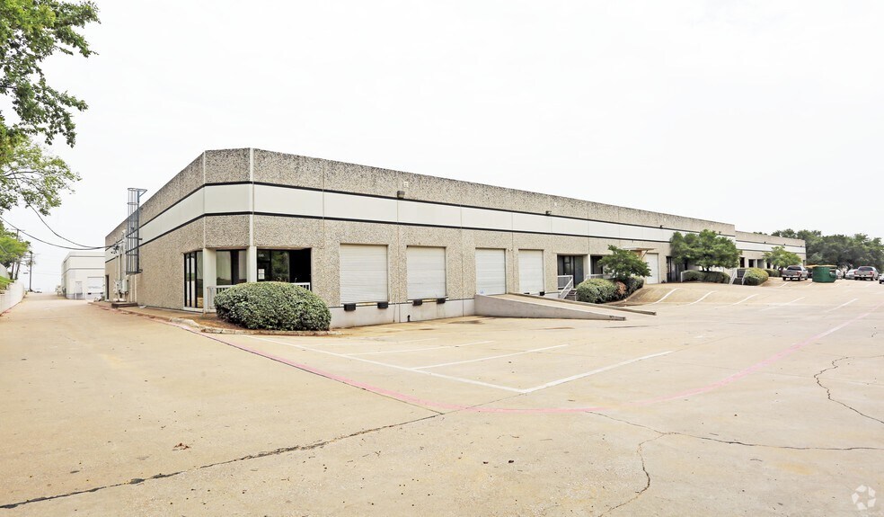 200 Union Bower Ct, Irving, TX à louer - Photo du bâtiment - Image 2 de 3