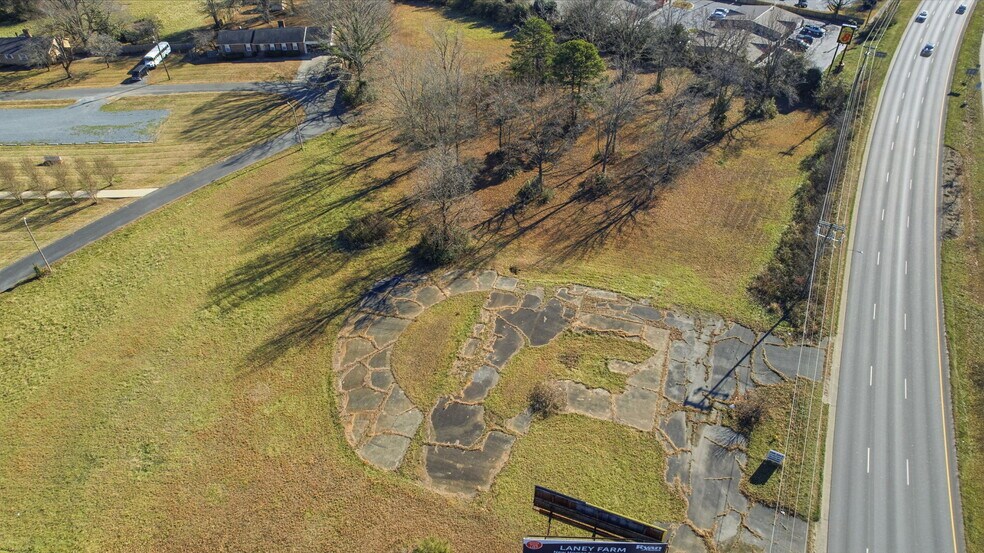 E Roosevelt Blvd Hwy 74, Monroe, NC à vendre - Photo du bâtiment - Image 2 de 8