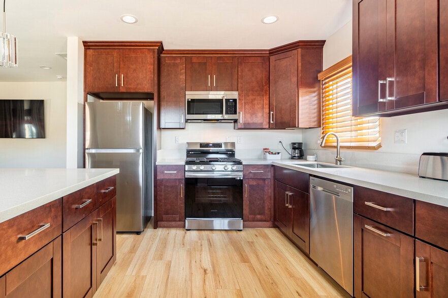 239 W Hillcrest Blvd, Inglewood, CA for sale - Building Photo - Image 2 of 72