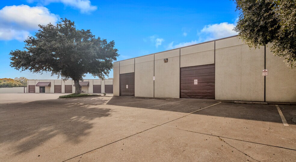 1315 Colony Ct, Haltom City, TX à louer - Photo du bâtiment - Image 2 de 15