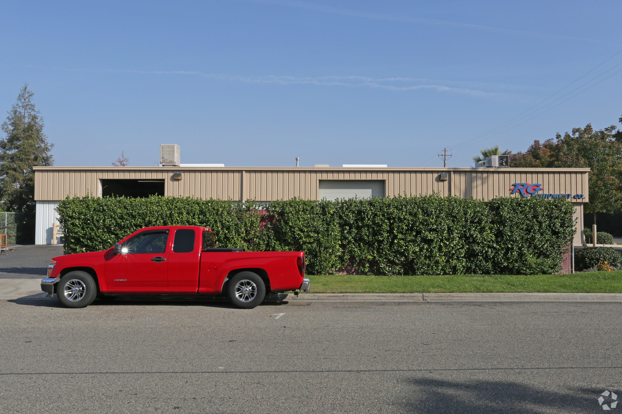 5877 E Clinton Ave, Fresno, CA à louer Photo du bâtiment- Image 1 de 9