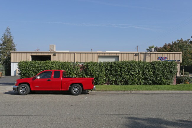Plus de détails pour 5877 E Clinton Ave, Fresno, CA - Industriel à louer