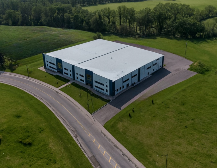295 Roger Neilson Way, Ottawa, ON for lease - Primary Photo - Image 1 of 3