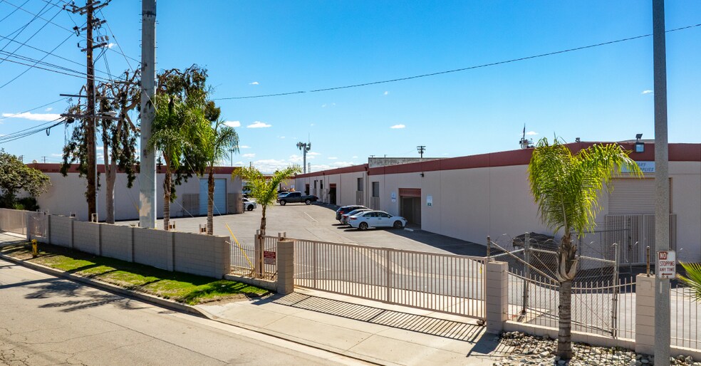 1400-1410 Arrow Hwy, Irwindale, CA à louer - Photo du bâtiment - Image 3 de 6