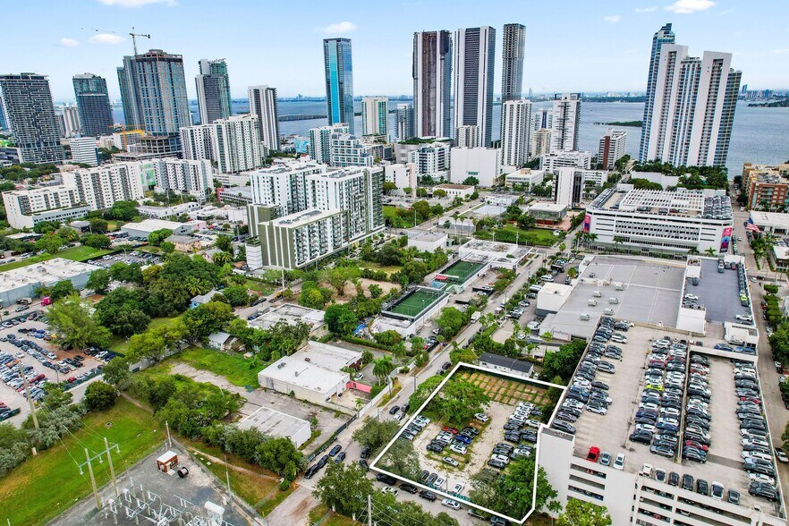 100-118 NE 21st St, Miami, FL à vendre - Photo du bâtiment - Image 2 de 10
