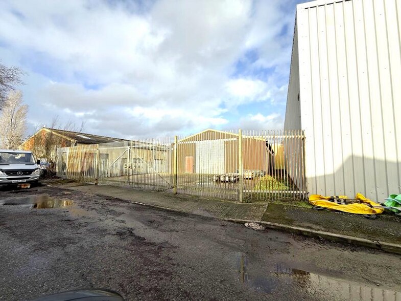 Great Western Rd, Martock à louer - Photo du bâtiment - Image 3 de 3