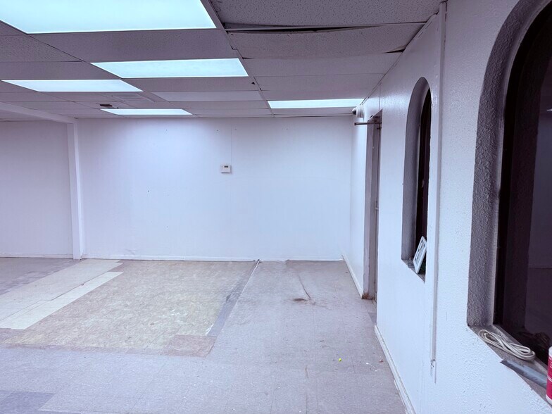 1246 S General McMullen Dr, San Antonio, TX à louer - Photo intérieure - Image 3 de 12